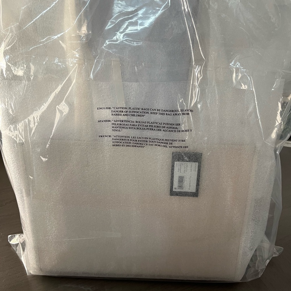 Kate Spade Disney X  Minnie Mouse Zip Top Tote  Parchment NWT - Picture 6 of 7